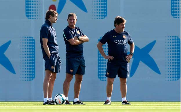 Tito (izquierda), Altimira (centro) y Roura, en un entrenamiento del Barça.  GETTY