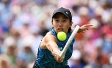 Insólito y sonrojante: Zhang se retira con un ataque de pánico... y su rival lo celebra