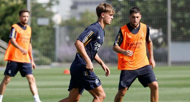 Sólo Nico Paz a la gira… pero Ancelotti tiene sus razones