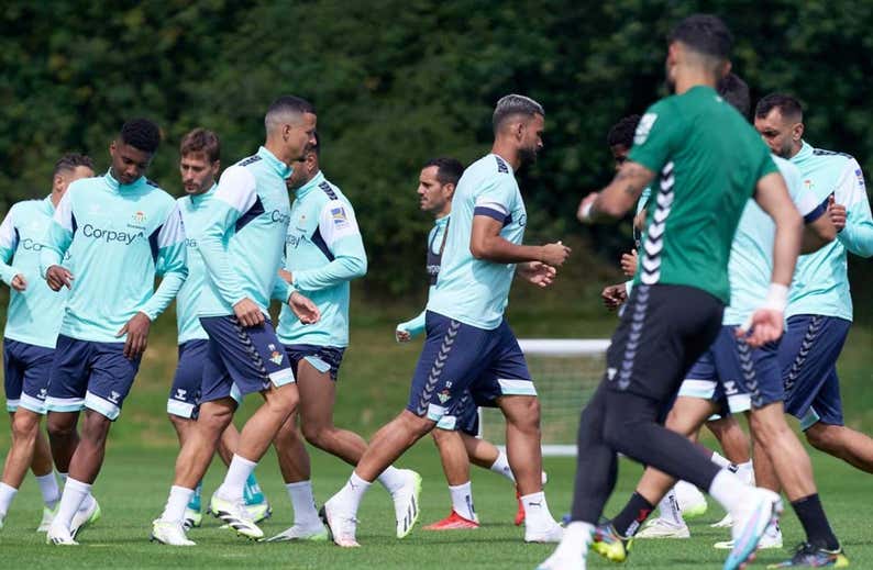 Rayados viaja a España para cerrar a Canales