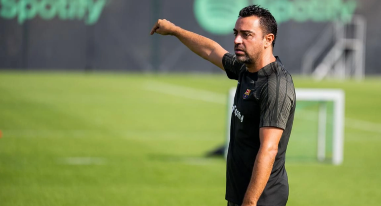 Xavi durante el último entrenamiento antes de viajar hacia la gira.