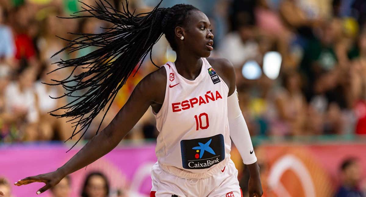 Awa Fam durante un partido de la selección sub19 en el Mundial de España