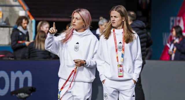 Un déjà vu nostálgico y unas rivales que ganan 200 euros al mes bautizan el asalto de España al Mundial