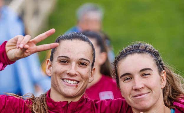 Laia Codina junto a Mariona Caldentey.  RFEF