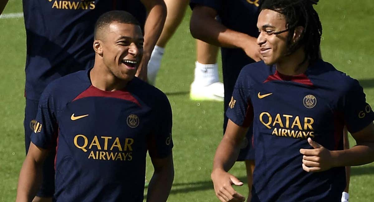 Los Mbappés en el entrenamiento del jueves 20 de julio de 2023 en Poissy.