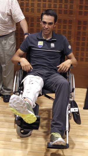 Contador, tras su caída en el Tour de 2014. EFE