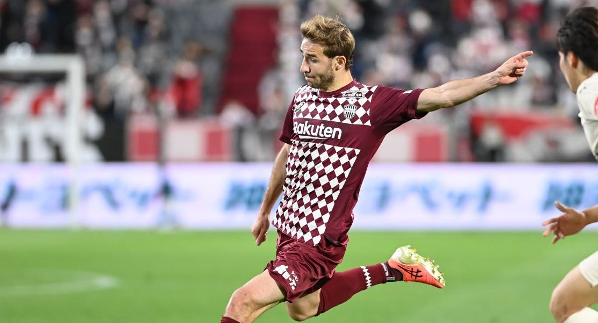 Sergi Samper durante un partido con el Vissel Kobe.