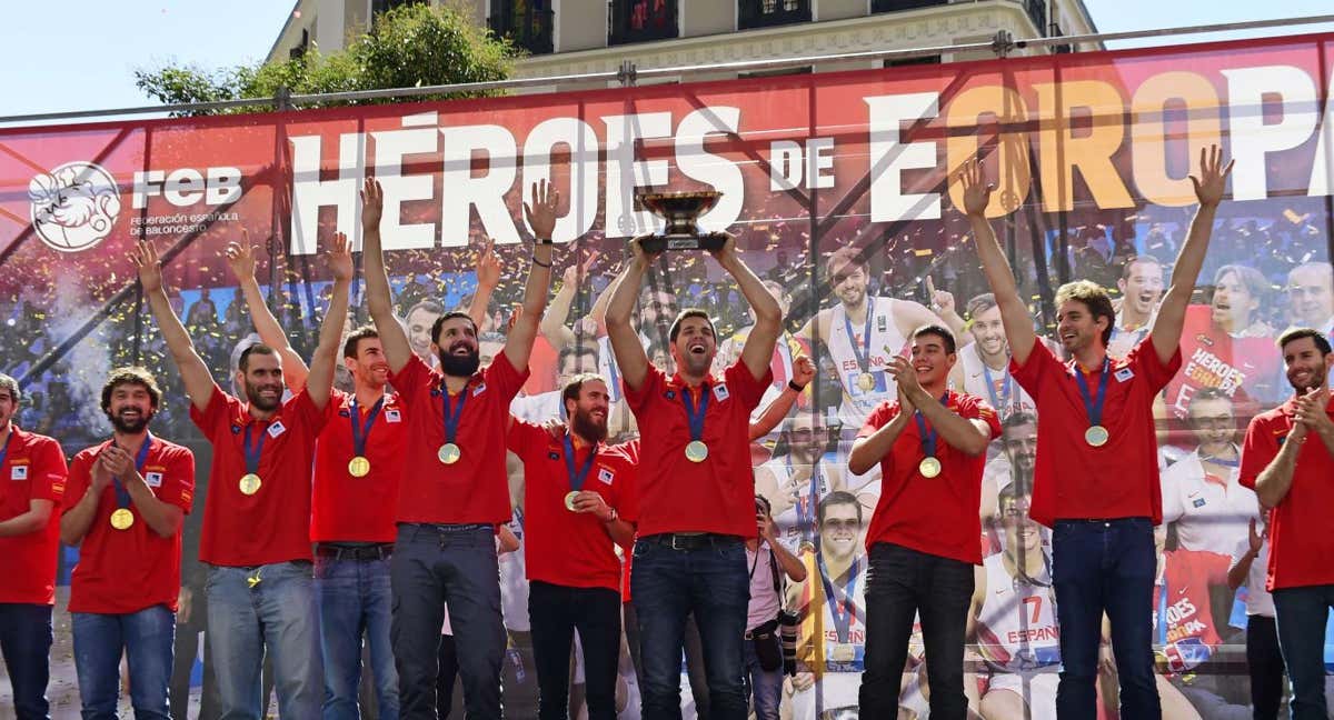 La selección española celebra el Eurobasket del 2015./AFP