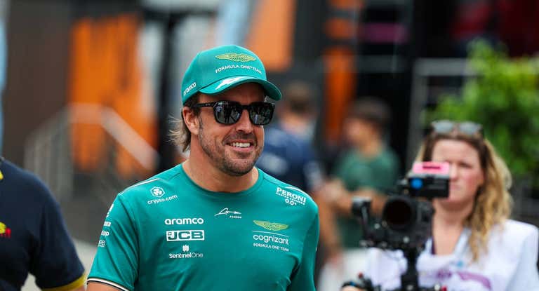 Fernando Alonso, sonriente en Hungría.
