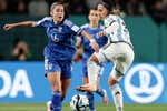 Giulia Dragoni no siente la presión de debutar en un Mundial y sienta cátedra ante Argentina: «Sé lo que valgo»