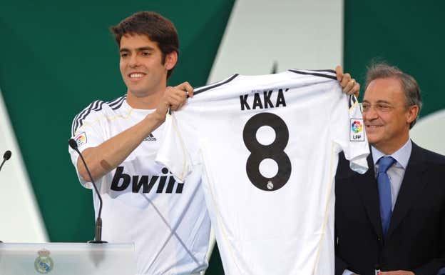 Kaká y Florentino Pérez, en su presentación en el Bernabéu.  Getty