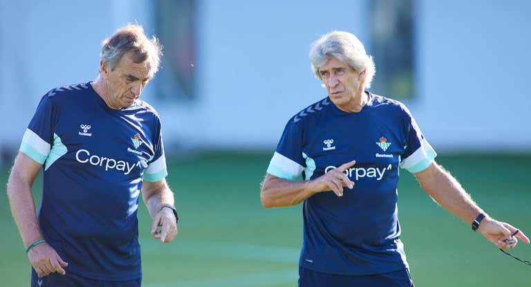 Manuel Pellegrini junto a Rubén Cousillas.