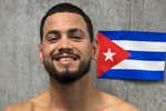 Robeisy Ramírez no cumple la prohibición de Cuba: luce su bandera en los guantes durante su última pelea