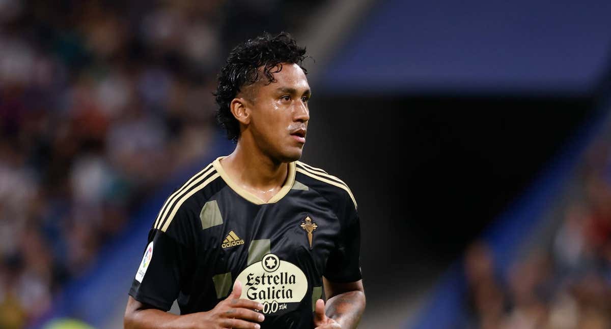 Renato Tapia, en un partido con el Celta.