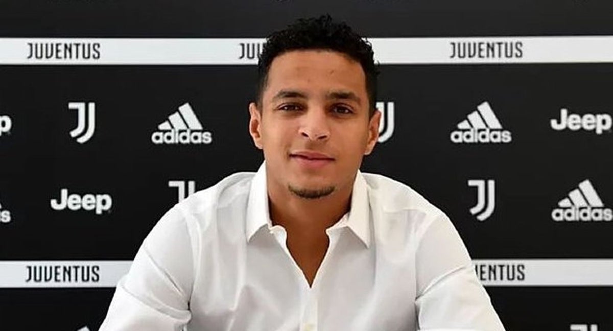 Ihattaren, en su presentación con la Juventus.