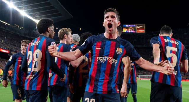 Sergi Roberto ‘ata’ a Dembélé: «Es el jugador más determinante de la plantilla»