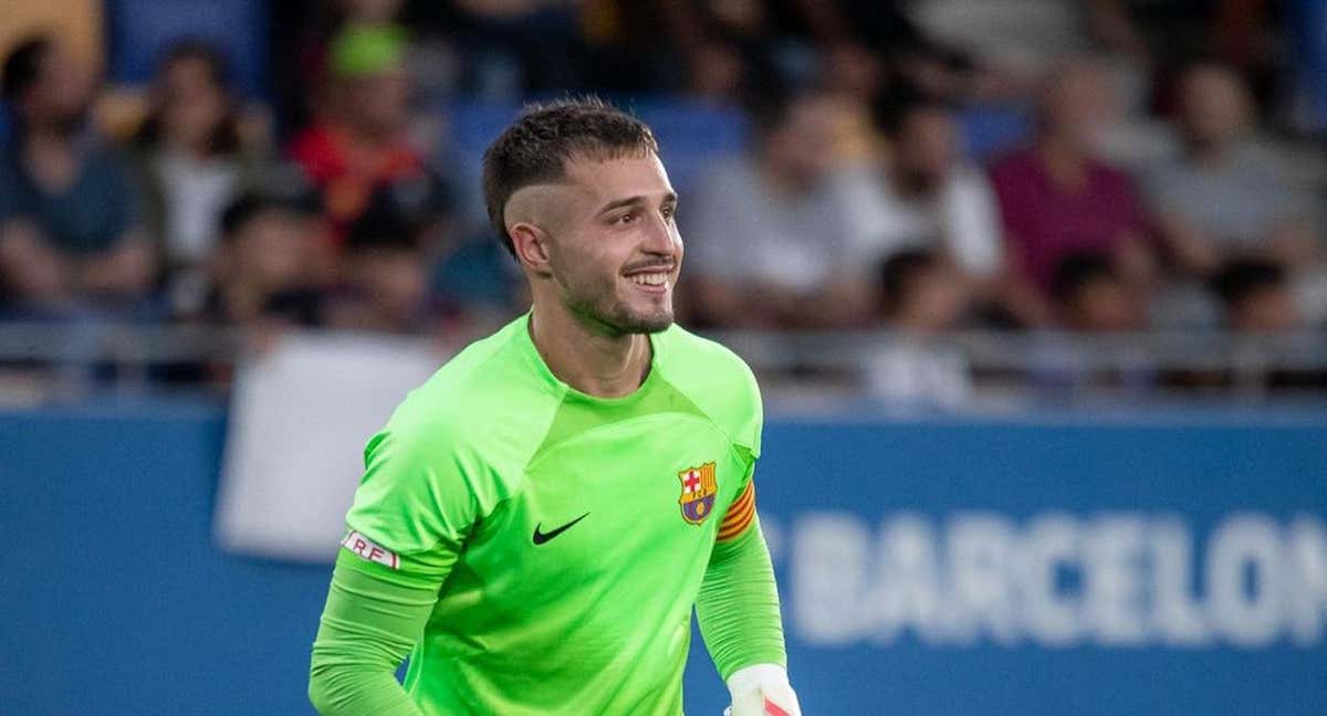 Arnau Tenas durante un partido con el Barça Atletic. /@arnautenas