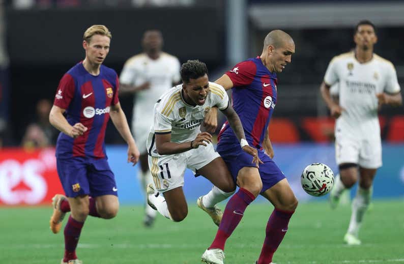 Oriol Romeu, para Frenkie De Jong: así busca Xavi para darle las llaves al neerlandés