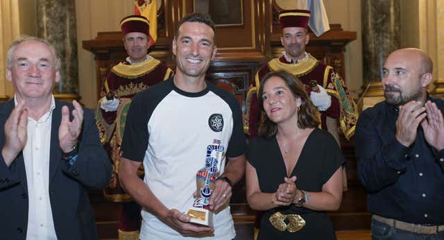 La locura por Scaloni en A Coruña acaba con Messi de protagonista por un ‘lío’ de la alcaldesa