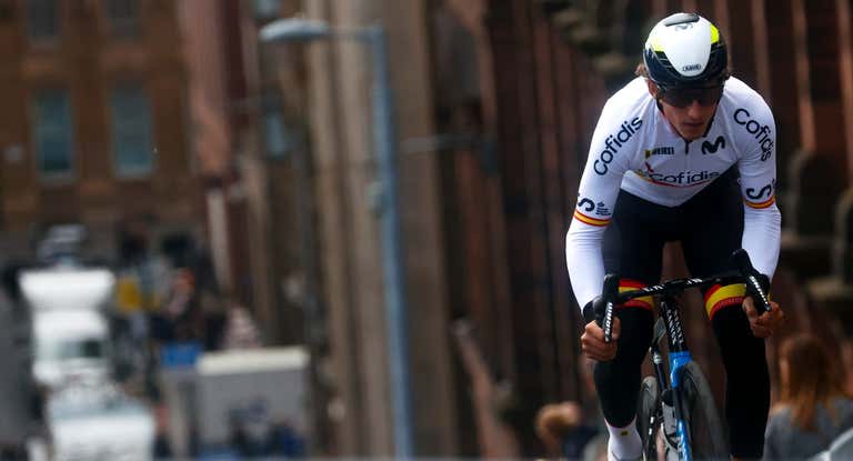 Iván García Cortina, durante el reconocimiento del circuito de las pruebas de carretera de los Súper Mundiales de Glasgow 2023.