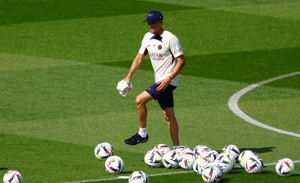 Malos resultados, un equipo a medio hacer y un disgusto por el 'caso Mbappé': así ha sido el primer mes de la era Luis Enrique