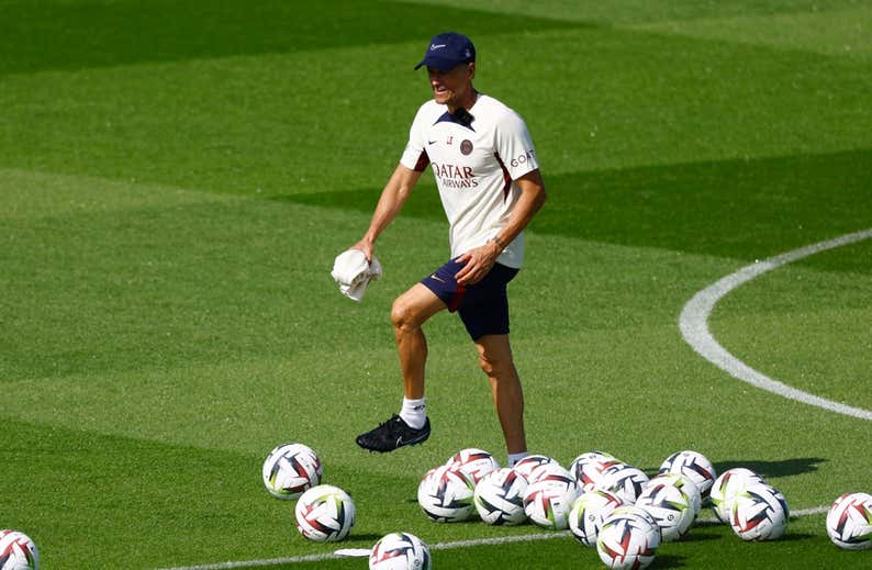 Malos resultados, un equipo a medio hacer y un disgusto por Mbappé: así ha sido el primer mes de Luis Enrique