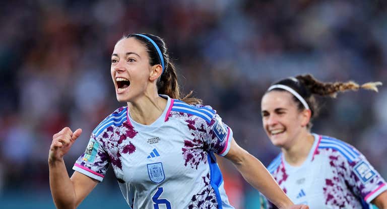 Aitana Bonmatí celebra uno de los dos goles que marcó ante Suiza.