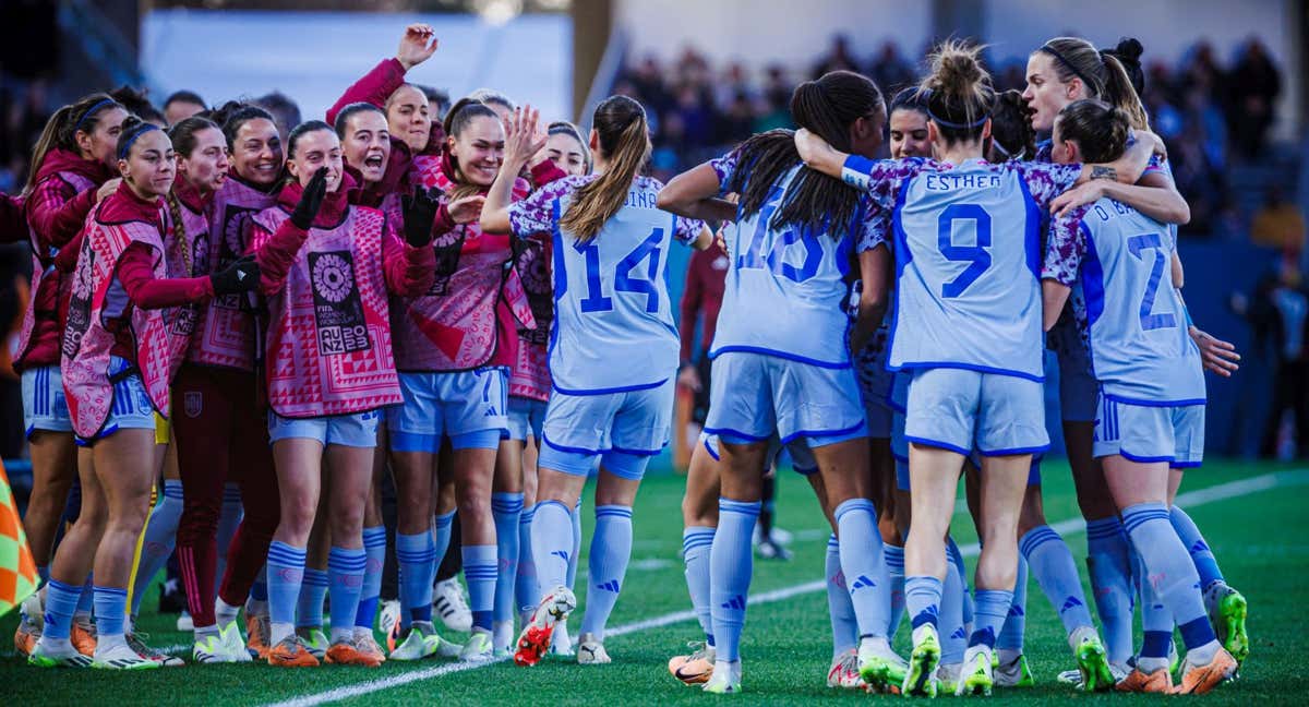 Jugadoras de la Selección celebran un gol de Laia Codina en el partido de octavos ante Suiza./RFEF