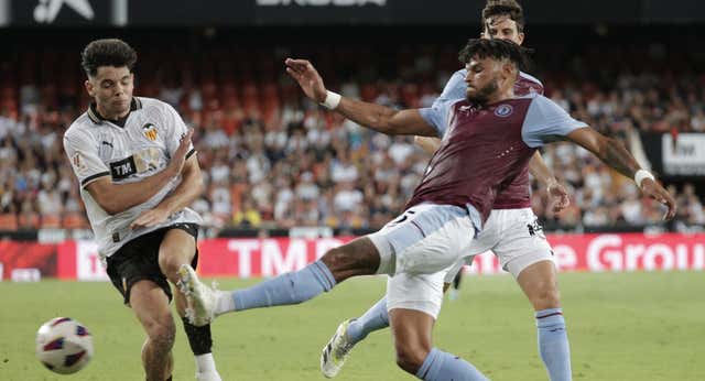 El Aston Villa de Emery se lleva el trofeo Naranja ante un Valencia que reclama fichajes