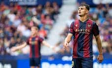Almería y Levante acercan posturas por Marc Pubill… pero el jugador todavía no da luz verde