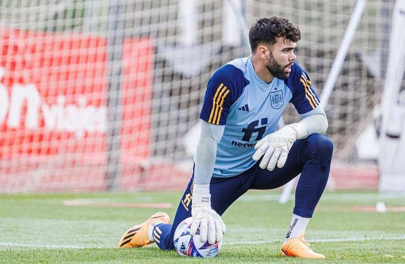 El Arsenal paga 30 kilos por David Raya