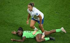 Lauren James revive la patada de David Beckham en el Mundial del 98