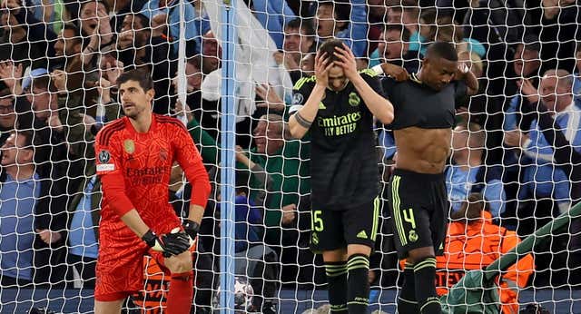El Real Madrid suplirá a Courtois con un portero top: De Gea y Kepa siempre han gustado y hay informes de Bono