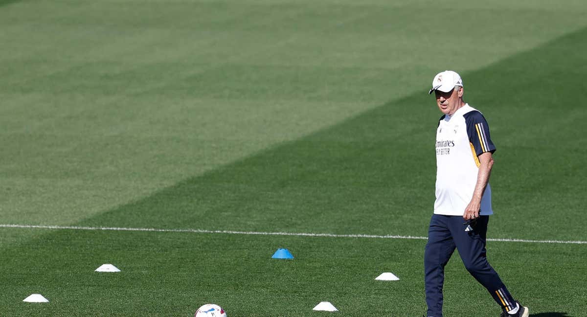 Ancelotti, en el entrenamiento de este viernes./EFE