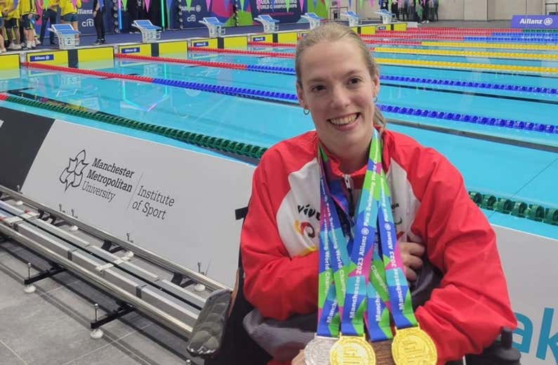 La nadadora que triunfó en el Mundial y se libera en la piscina: "Noto menos las limitaciones de fuera"