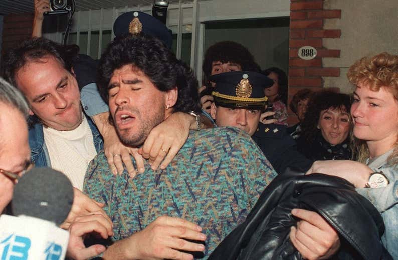 El misterio de los 100 millones de Maradona: nadie sabe dónde está el dinero ni si la cifra es real