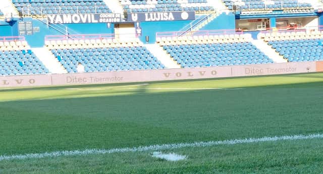 El césped del Coliseum: 29mm para recibir al Barça
