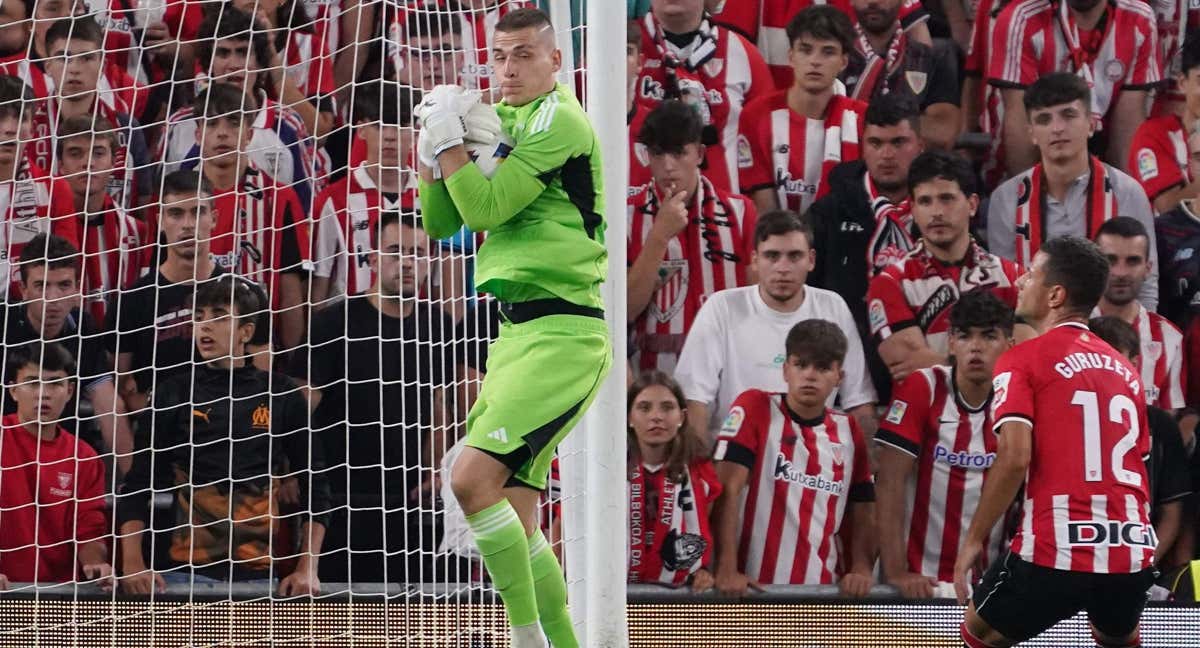 Lunin, en un partido con el Madrid.