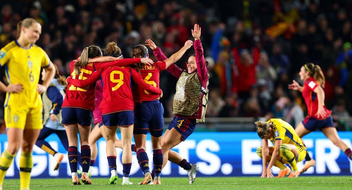 Las jugadoras de la Selección española celebran el pase a la final del Mundial. /EFE/EPA/AARON GILLIONS