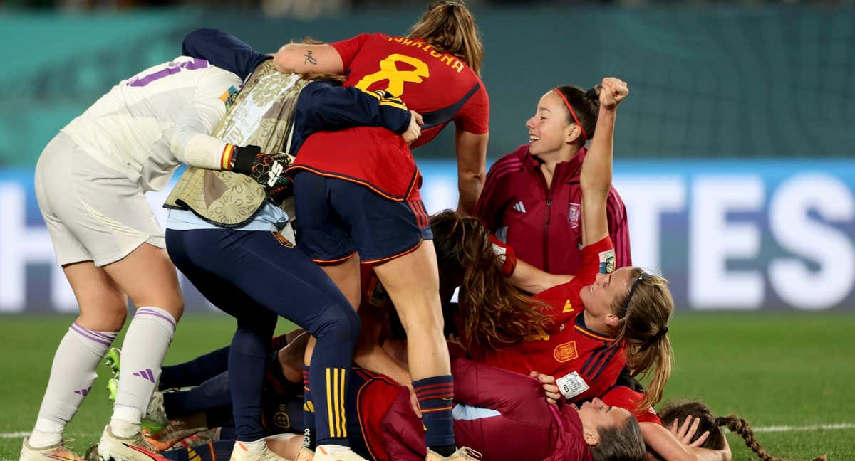 La Selección española de fútbol femenino celebra el pase a la final del Mundial./EFE