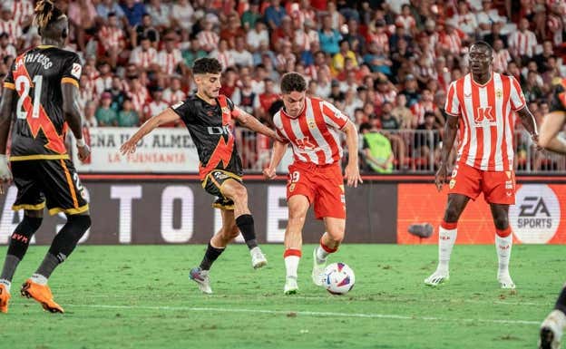 Sergio Arribas, durante su debut con el Almería contra el Rayo en LaLiga. UD Almería