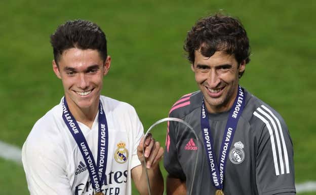 Sergio Arribas y Raúl, celebrando la Youth League.