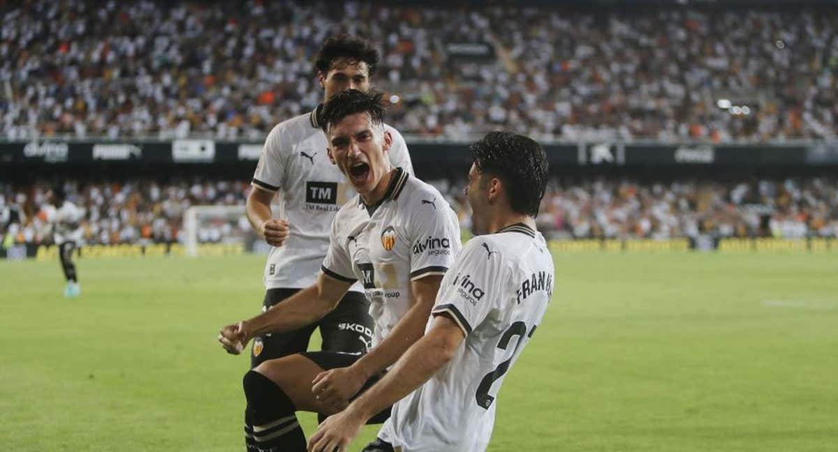 Pepelu, Fran Pérez y Gozálbez celebran el gol. /LaLiga.