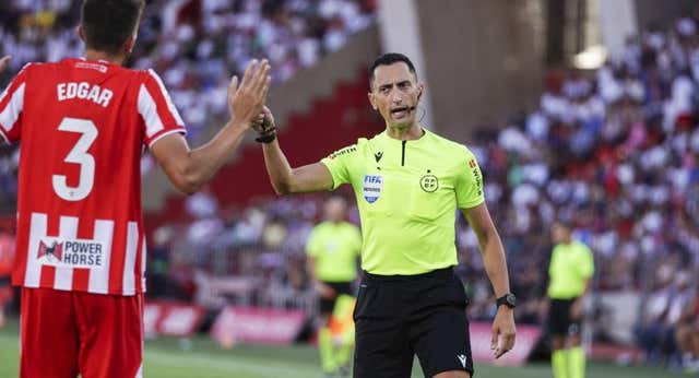 Sánchez Martínez en el foco: la advertencia a un recogepelotas, el hombro de Bellingham y el gol anulado a Kroos