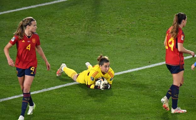 Cata Coll durante el partido contra Inglaterra.  EFE