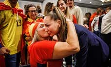 La emocionante sorpresa de las familias a las jugadoras en el hotel de la Selección... que acabó en lágrimas