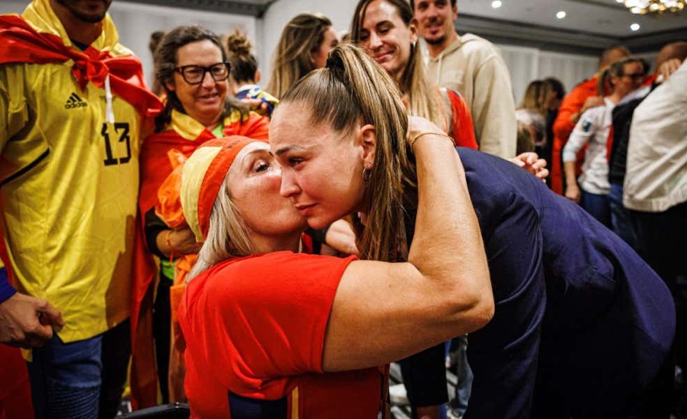 La emocionante sorpresa de las familias a las jugadoras en el hotel de la Selección... que acabó en lágrimas