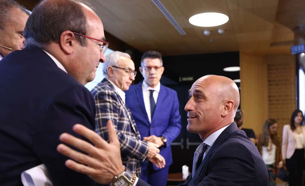 El Gobierno censura a Rubiales: “Es inaceptable; lo primero que ha de hacer es dar explicaciones”