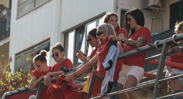 La Selección se da otro baño de masas en Ibiza 24 horas después