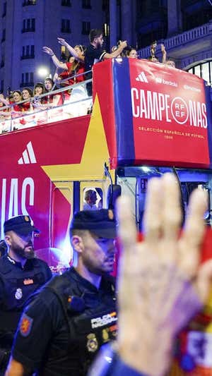 El autobús de la celebración de la Selección Española. EFE